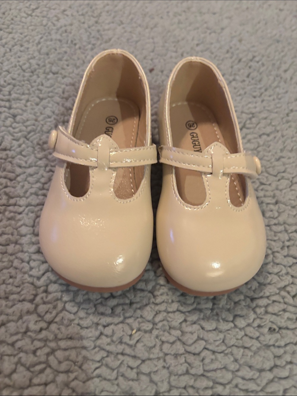 NWOT GUGUYeah Toddler Cream Patent Mary Jane Dress Shoes